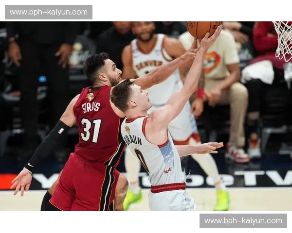 NCAA比分：把握每一刻的赛场脉动